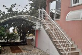 Crikvenica, kuća sa dva stana i pogledom na more, Crikvenica, Maison