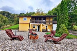 Vrbovsko, šarmantna kuća s otvorenim pogledom i velikom okućnicom, Vrbovsko, Casa