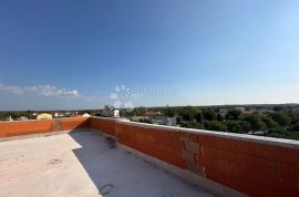 PENTHOUSE ZATON 450 M OD MORA, Nin, Stan