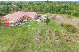 PRILIKA!! Villa u izgradnji na velikoj okućnici, Svetvinčenat, Haus