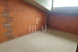 POREČ-OKOLICA, STAN U POTKROVLJU STAMBENE ZGRADE, 3S+DB, 143,35 m2, Poreč, Appartment