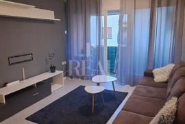 Pula stan 64m2 blizu bolnice i Sveučilišta !, Pula, Appartement