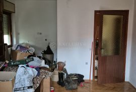 Lokve, kuća u centru 344,64 m2 sa okućnicom i vrtom, Lokve, Haus