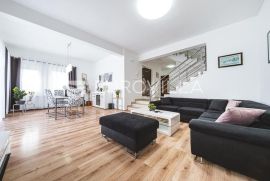 Zagreb, Mikulići, prekrasna moderna samostojeća kuća, 380 m2 s okućnicom, Zagreb, Ev