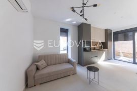 Osijek, Retfala, prvi najam trosobnog stana s vrtom, NKP 73m2 + spremište, Osijek, Apartamento