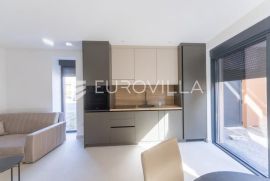 Osijek, Retfala, prvi najam trosobnog stana s vrtom, NKP 73m2 + spremište, Osijek, Appartment