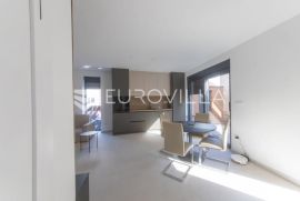 Osijek, Retfala, prvi najam trosobnog stana s vrtom, NKP 73m2 + spremište, Osijek, Appartment