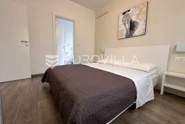 Istra, Rovinj, najam stana 110m2 u obiteljskoj kući s tri spavaće sobe na top lokaciji, Rovinj, Appartment