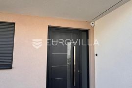 Opatija, Pobri, dvoetažni stan s vrtom i pogledom na more, ukupne površine 162,29 m², Opatija - Okolica, Appartamento