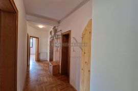 ZAGREB-STENJEVEC-69m2,3s,2 lođe, odličan tlocrt i orijentacija, Stenjevec, Flat