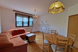 ZAGREB-STENJEVEC-69m2,3s,2 lođe, odličan tlocrt i orijentacija, Stenjevec, Flat