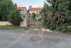 ZADAR, PRIVLAKA - Starina za adaptaciju s prostranom okućnicom, Privlaka, Famiglia