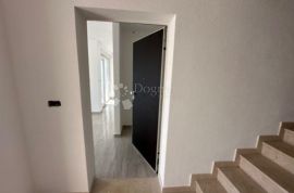 APARTMAN VIR NOVOGRADNJA PRILIKA !!!, Vir, Flat