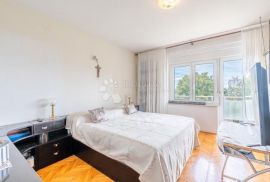 Gornja Vežica obiteljska nekretnina 3S+DB, Rijeka, Apartamento