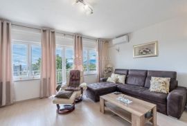 Gornja Vežica obiteljska nekretnina 3S+DB, Rijeka, Appartment