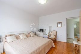 Gornja Vežica obiteljska nekretnina 3S+DB, Rijeka, Apartamento