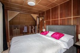 Kuća za odmor uz rijeku 250 m2,P+1+VPOT ,2000 m2 okućnice, Delnice, Casa