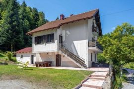 Kuća za odmor uz rijeku 250 m2,P+1+VPOT ,2000 m2 okućnice, Delnice, Casa