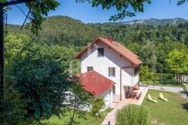 Kuća za odmor uz rijeku 250 m2,P+1+VPOT ,2000 m2 okućnice, Delnice, Casa