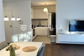 Zadar, Žmirići, trosoban stan na odličnoj lokaciji s velikom terasom, Zadar, Appartment