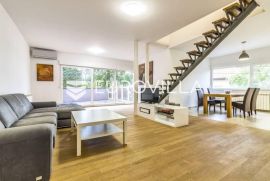 Gajnice, dvoetažan četverosoban stan s garažom NKP 140 m2, Zagreb, Flat