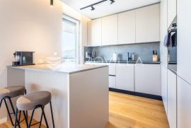 Split, MEJAŠI, luksuzno uređen četverosobni stan ukupno NKP 145 m2, Split, Apartamento