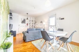 Zagreb, centar, prekrasan trosoban stan 73 m2, terasa i GM, Zagreb, Flat