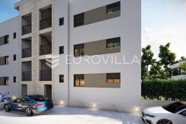 Kaštel Lukšić novogradnja trosoban stan 80 m2 s vrtom 100m2, Kaštela, Wohnung