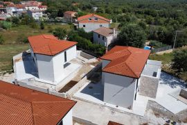 Vila Atraktivna, visoko kvalitetna, moderna vila sa bazenom. Sv.Lovreč, okolica Poreča!, Sveti Lovreč, Kuća