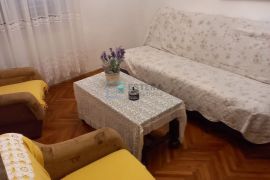 Prodaja, Biograd na Moru, kuća u nizu 60 m2, vrt, 2 etaže, Biograd Na Moru, House