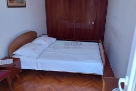 Prodaja, Biograd na Moru, kuća u nizu 60 m2, vrt, 2 etaže, Biograd Na Moru, House