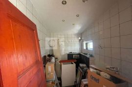 Buje okolica starina 150m2 sa velikim terenom, Buje, Haus