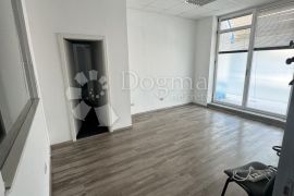 Split - POSLOVNI PROSTOR 103,47m2 u poslovnoj zgradi, Split, Propriedade comercial