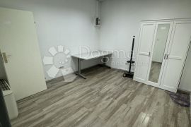 Split - POSLOVNI PROSTOR 103,47m2 u poslovnoj zgradi, Split, Commercial property