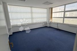 Split - POSLOVNI PROSTOR u poslovnoj zgradi, 73m2, Split, Gewerbeimmobilie