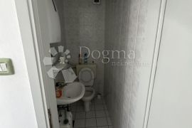 Split - POSLOVNI PROSTOR u poslovnoj zgradi, 73m2, Split, Gewerbeimmobilie