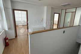 Split – uredski POSLOVNI PROSTOR u poslovnoj zgradi, 84m2, Split, Poslovni prostor