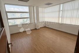 Split – uredski POSLOVNI PROSTOR u poslovnoj zgradi, 84m2, Split, Ticari emlak