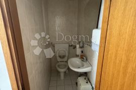 Split – uredski POSLOVNI PROSTOR u poslovnoj zgradi, 84m2, Split, Commercial property