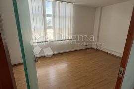 Split – uredski POSLOVNI PROSTOR u poslovnoj zgradi, 84m2, Split, Gewerbeimmobilie