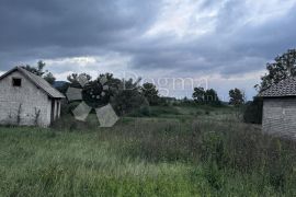 GRAĐEVINSKO ZEMLJIŠTE LIČKI OSIK 4640 m2, Gospić - Okolica, Terreno