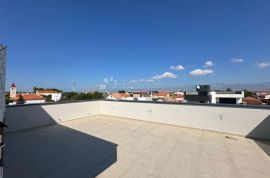 PENTHOUSE S POGLEDOM NA MORE, Vir, Διαμέρισμα