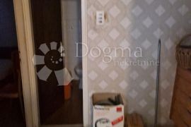 Dvosoban stan s potencijalom, Rijeka, Wohnung