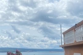 CRIKVENICA - KUĆA S DVA STANA I POGLEDOM NA MORE, Crikvenica, Ev