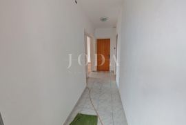 Stan sa velikom terasom, Crikvenica, Appartment