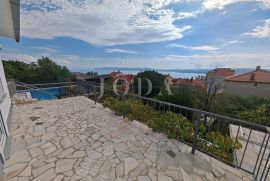 Stan sa velikom terasom, Crikvenica, Apartamento