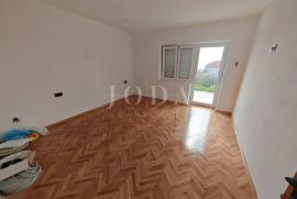 Stan sa velikom terasom, Crikvenica, Apartamento