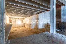 Makarska, odličan poslovni prostor u centru 453 m2, Makarska, Commercial property