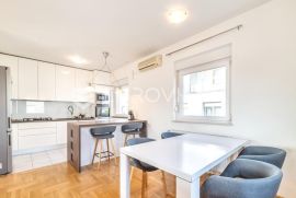 Zagreb, Donja Dubrava, četverosoban stan + 2 PM, NKP 109 m2, Zagreb, Appartamento