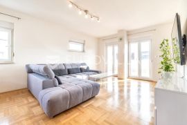 Zagreb, Donja Dubrava, četverosoban stan + 2 PM, NKP 109 m2, Zagreb, Appartement